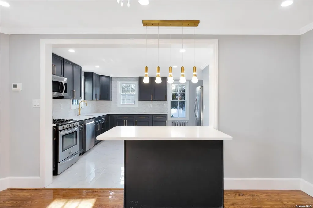 160 Rocklyn Avenue Lynbrook NY 11563