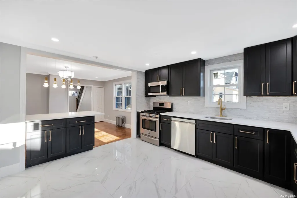 160 Rocklyn Avenue Lynbrook NY 11563