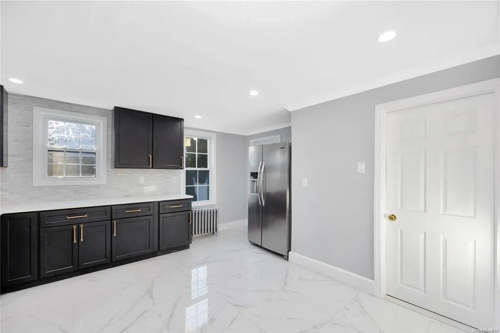 160 Rocklyn Avenue Lynbrook NY 11563