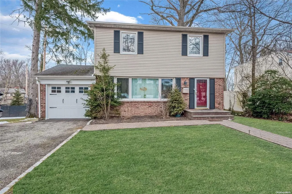 113 Colonial Road Great Neck NY 11021