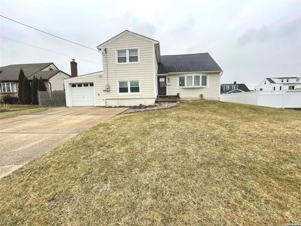 482 S Long Beach Avenue Freeport NY 11520