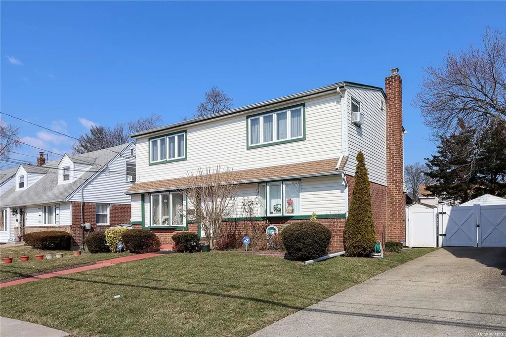 33 Robinson Avenue Valley Stream NY 11580