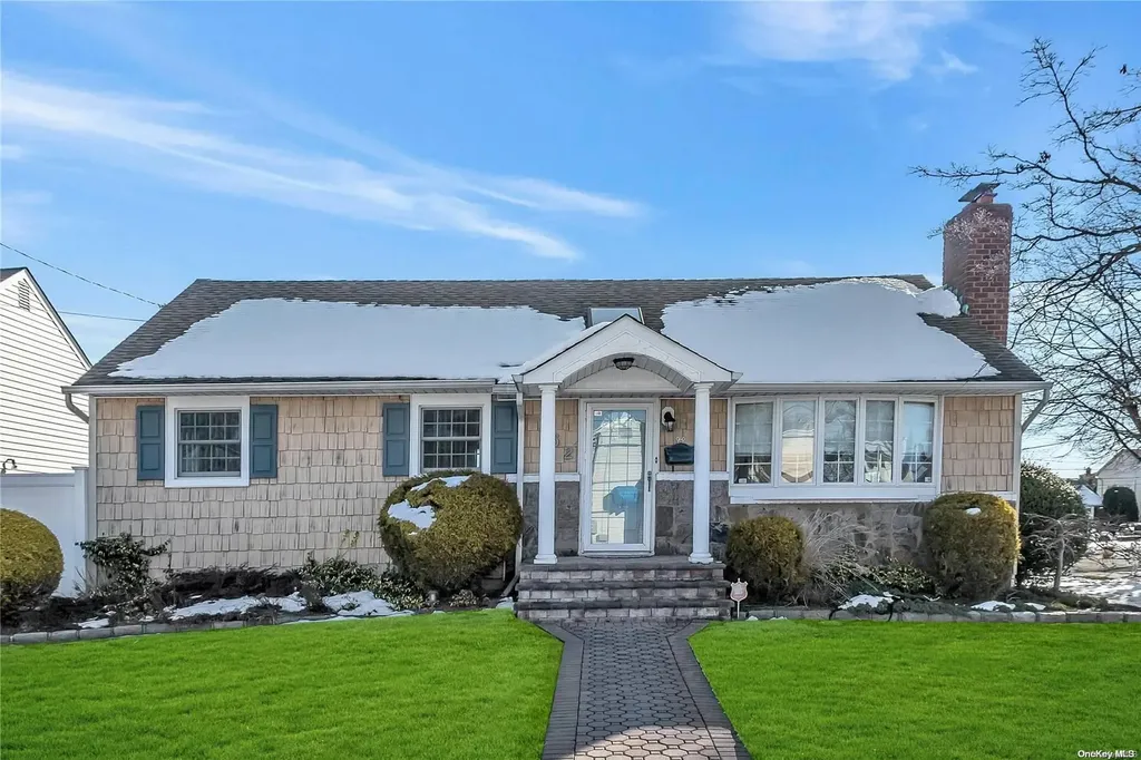 262 N 7th Street Bethpage NY 11714
