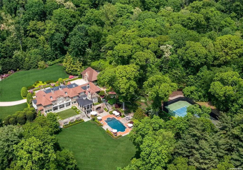 6 Spring Hill Lane Old Westbury NY 11568