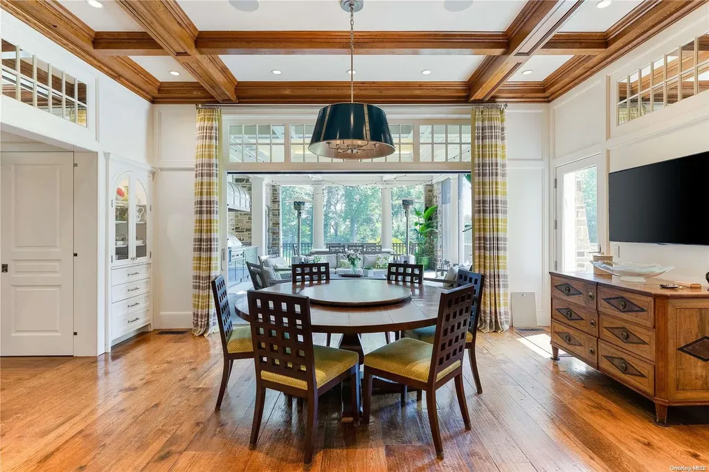 6 Spring Hill Lane Old Westbury NY 11568