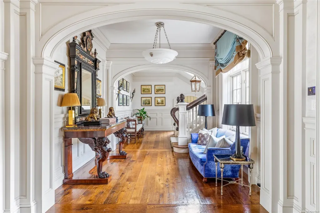 6 Spring Hill Lane Old Westbury NY 11568