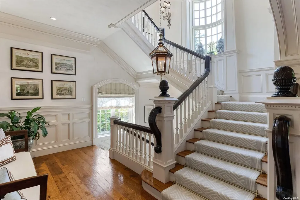 6 Spring Hill Lane Old Westbury NY 11568