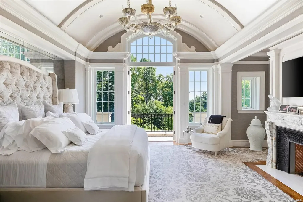 6 Spring Hill Lane Old Westbury NY 11568