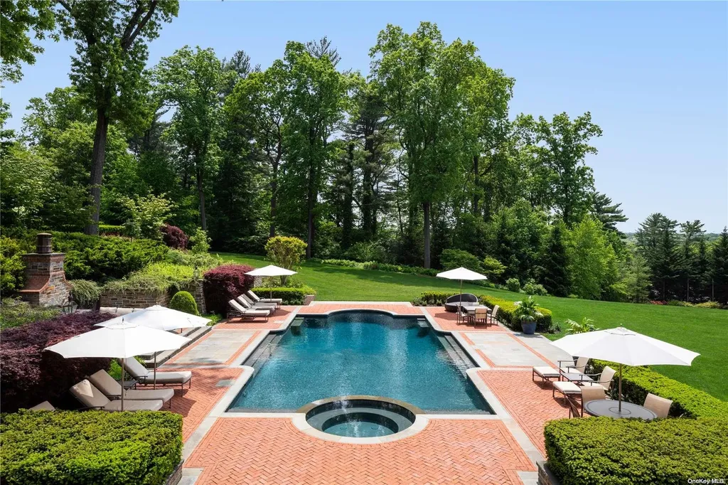 6 Spring Hill Lane Old Westbury NY 11568