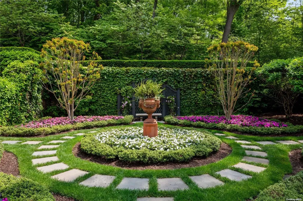 6 Spring Hill Lane Old Westbury NY 11568
