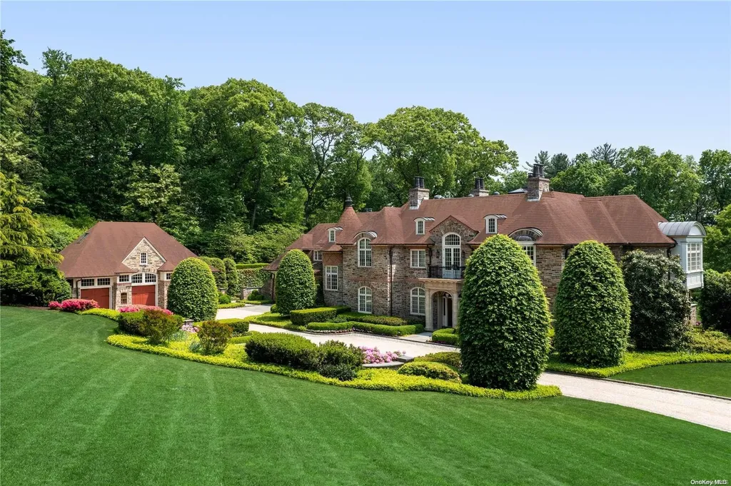 6 Spring Hill Lane Old Westbury NY 11568