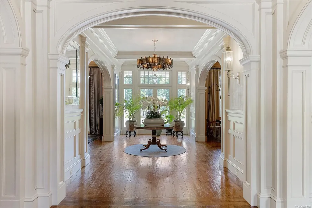 6 Spring Hill Lane Old Westbury NY 11568