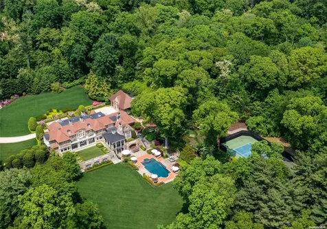 6 Spring Hill Lane Old Westbury NY 11568