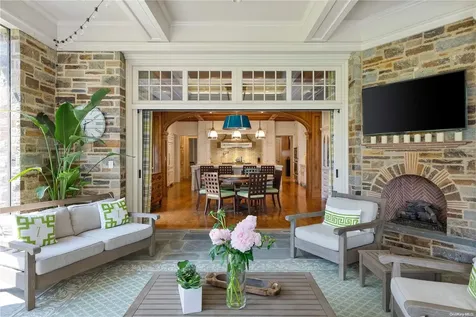 6 Spring Hill Lane Old Westbury NY 11568