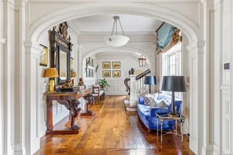 6 Spring Hill Lane Old Westbury NY 11568