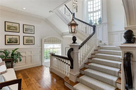6 Spring Hill Lane Old Westbury NY 11568