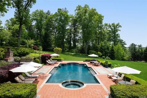 6 Spring Hill Lane Old Westbury NY 11568
