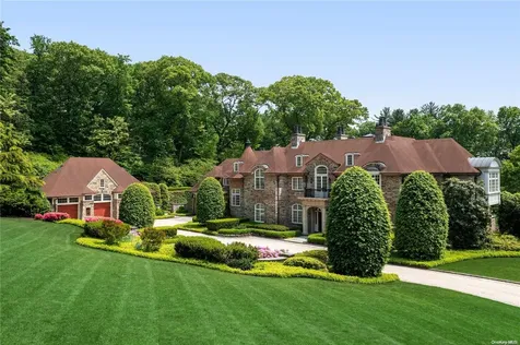 6 Spring Hill Lane Old Westbury NY 11568