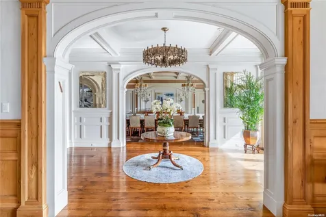 6 Spring Hill Lane Old Westbury NY 11568