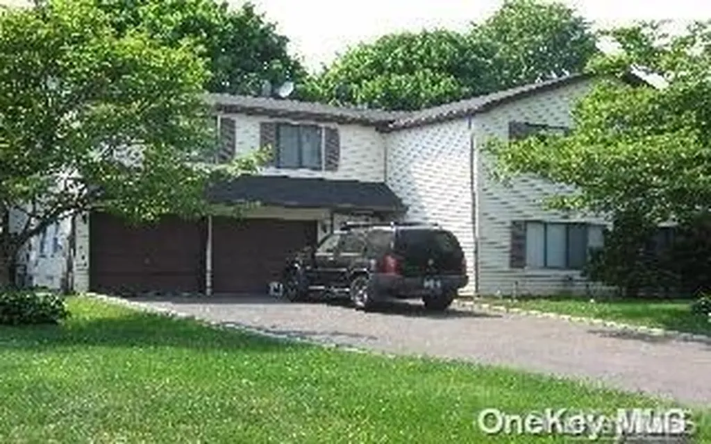 4 Victoria Circle East Patchogue NY 11772