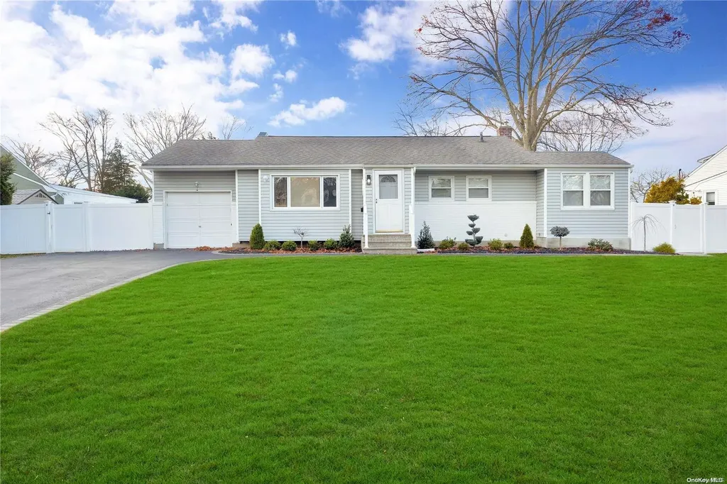 4 Apple Lane Commack NY 11725