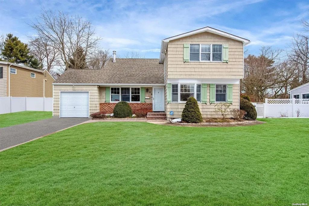 45 Birchbrook Drive Smithtown NY 11787