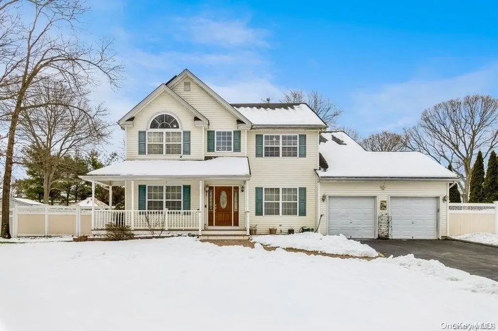 4 Cobblestone Court Centereach NY 11720