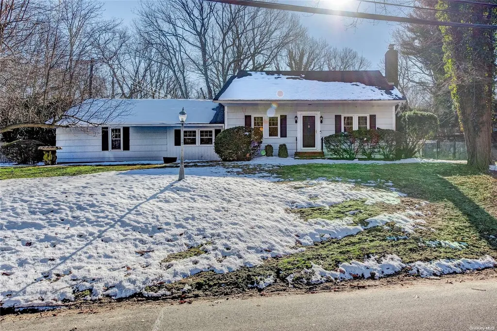8 Foxhill Lane Stony Brook NY 11790