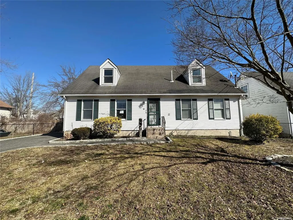 63 Nottingham Avenue Patchogue NY 11772