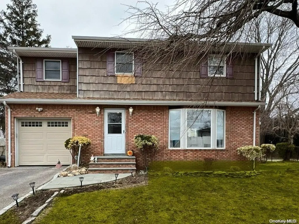 44 E Grove Street Massapequa NY 11758