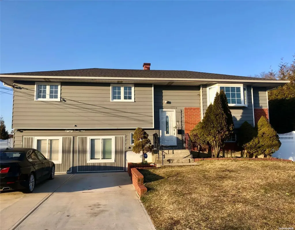 87 Headline Road Deer Park NY 11729