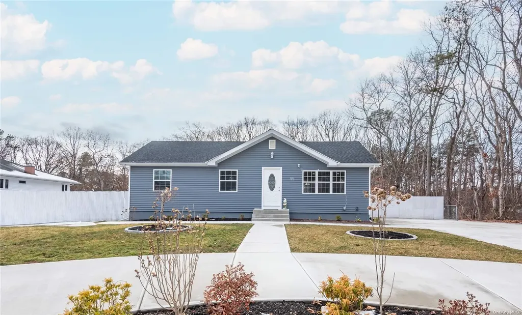 11 Maple Avenue Shirley NY 11967