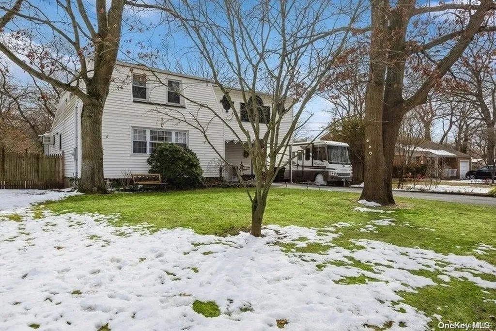 560 Kime Avenue West Islip NY 11795