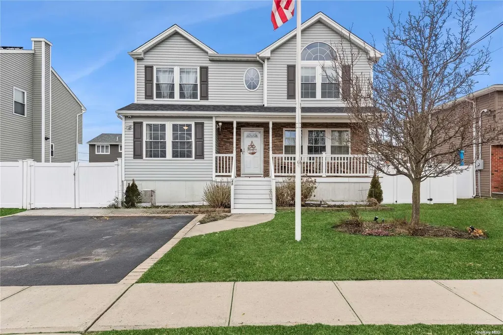 48 Surf Road Lindenhurst NY 11757