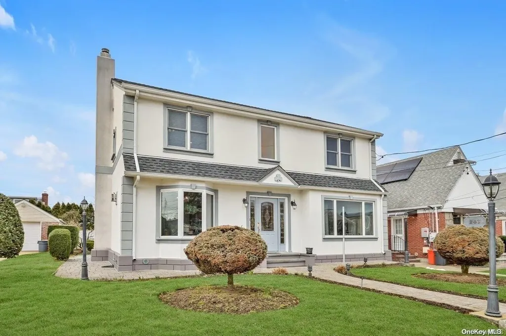 243 Beebe Road Mineola NY 11501