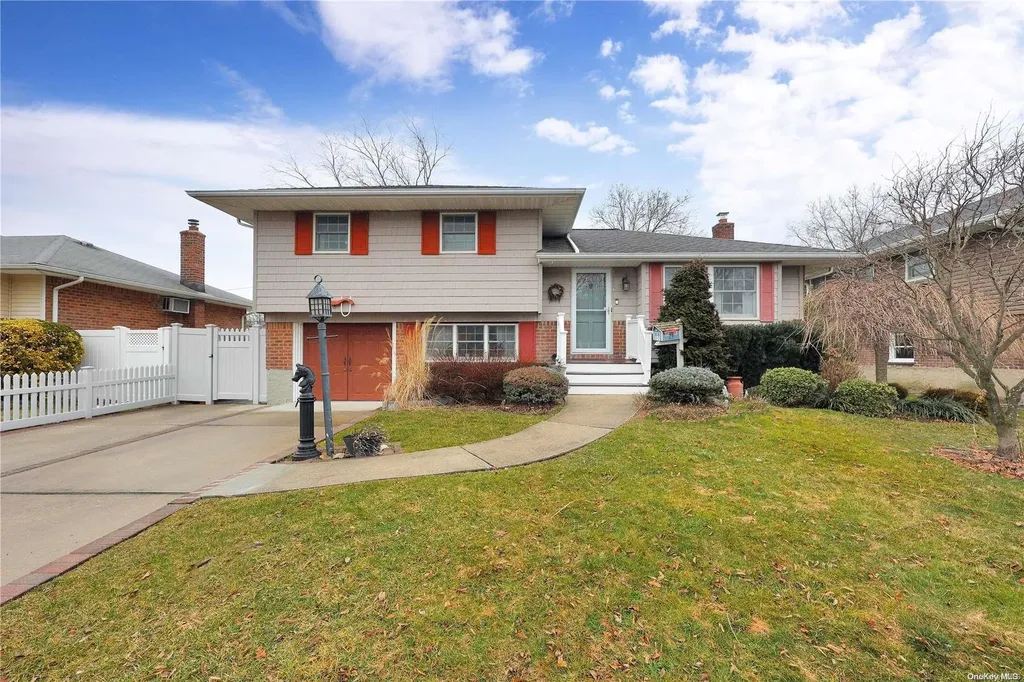 21 Shelly Lane Bethpage NY 11714