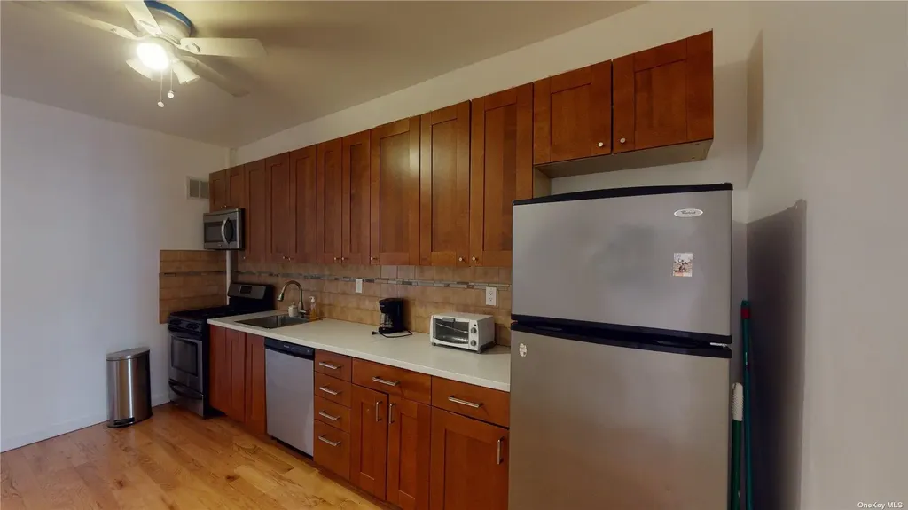 46 Sutton Street Brooklyn NY 11222