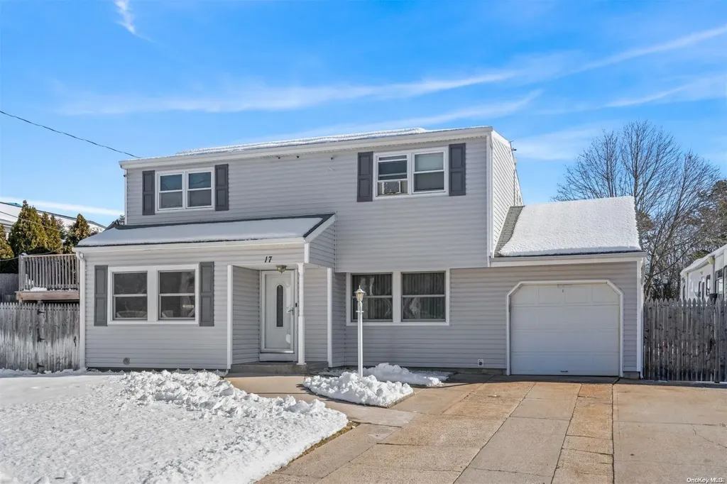 17 Larry Road Selden NY 11784