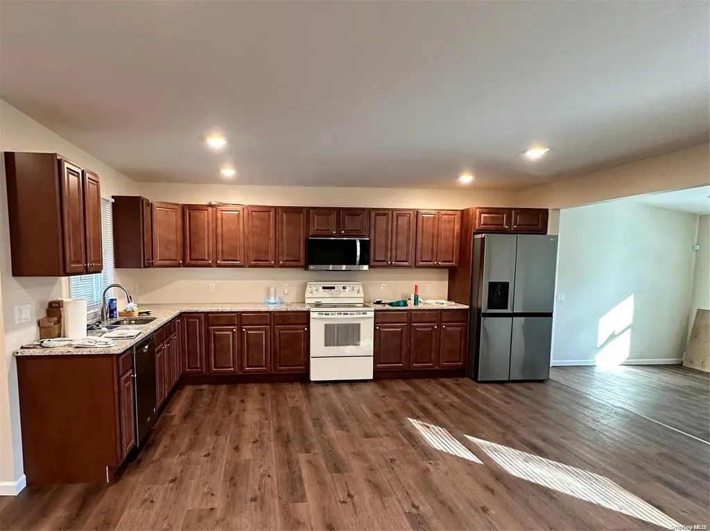 800 Wisconsin Avenue Bay Shore NY 11706