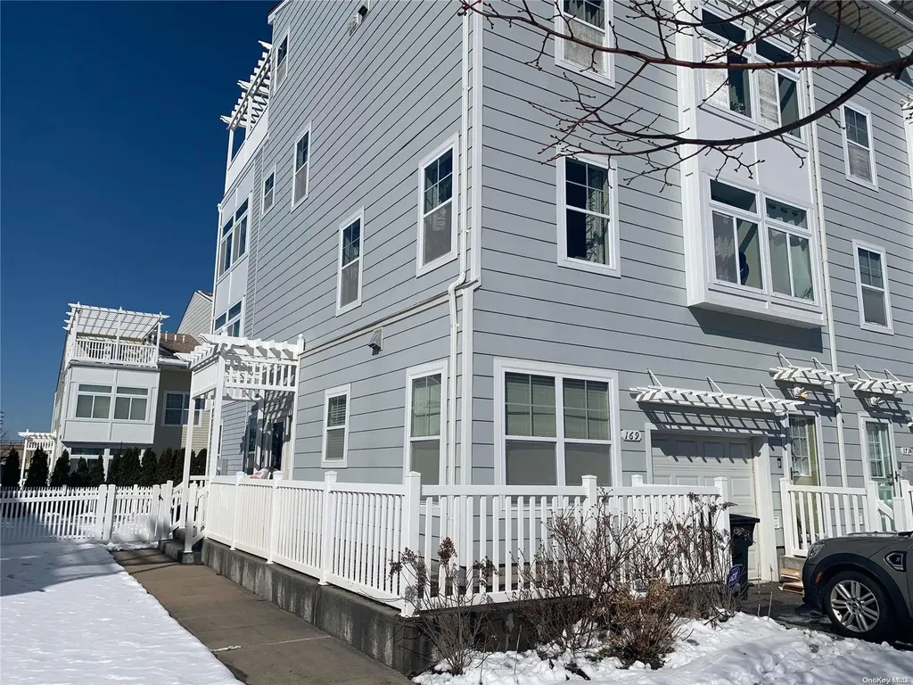169 White Sands Way Arverne NY 11692