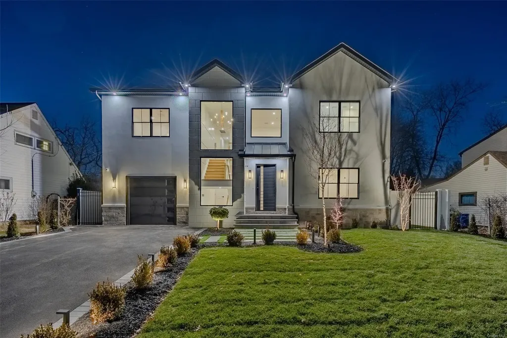 43 Hearth Lane Westbury NY 11590