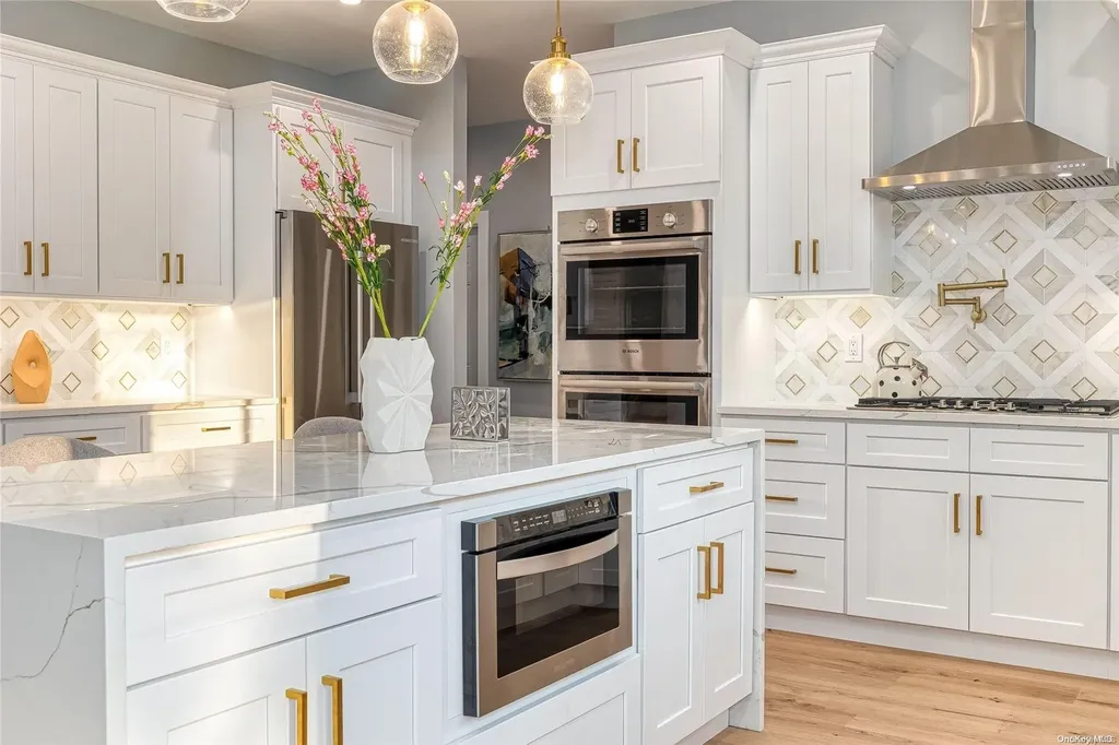 43 Hearth Lane Westbury NY 11590