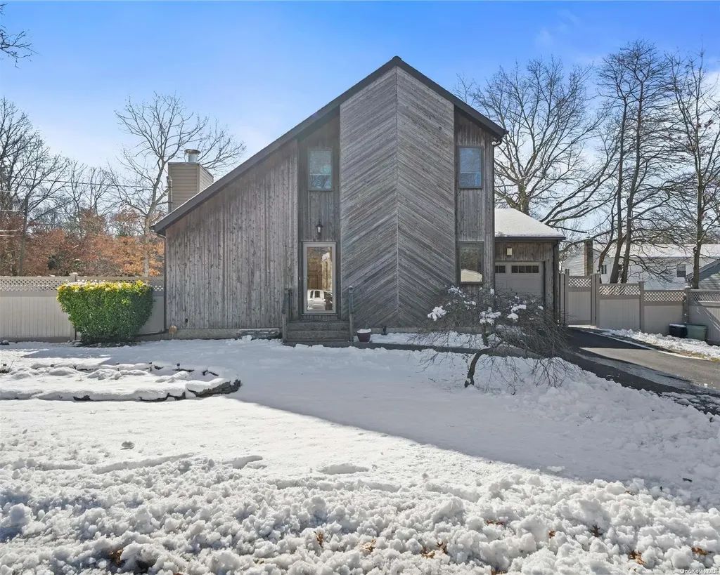 346 W Woodside Avenue Patchogue NY 11772