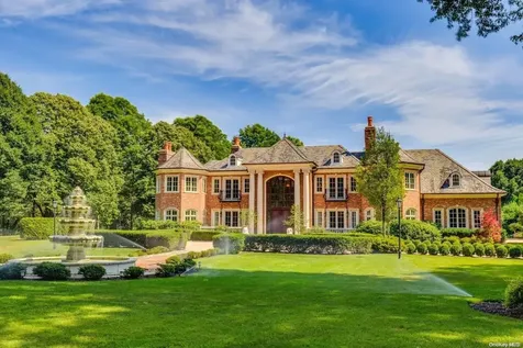 136 I U Willets Road Old Westbury NY 11568