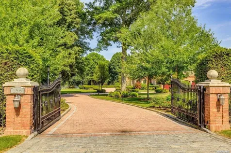 136 I U Willets Road Old Westbury NY 11568