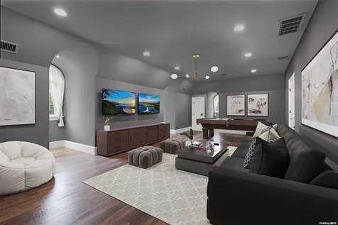 136 I U Willets Road Old Westbury NY 11568