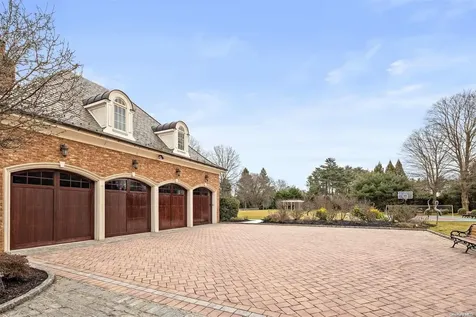 136 I U Willets Road Old Westbury NY 11568