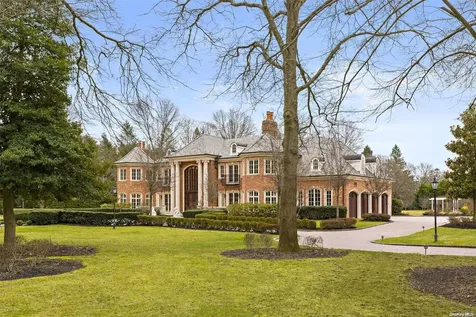 136 I U Willets Road Old Westbury NY 11568