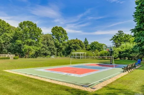 136 I U Willets Road Old Westbury NY 11568