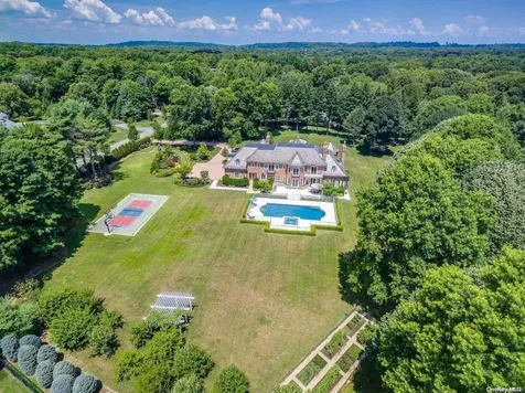 136 I U Willets Road Old Westbury NY 11568